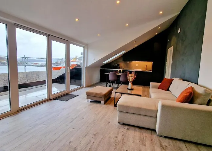 Lovely 2-Bedroom Loft With Panoramic View.